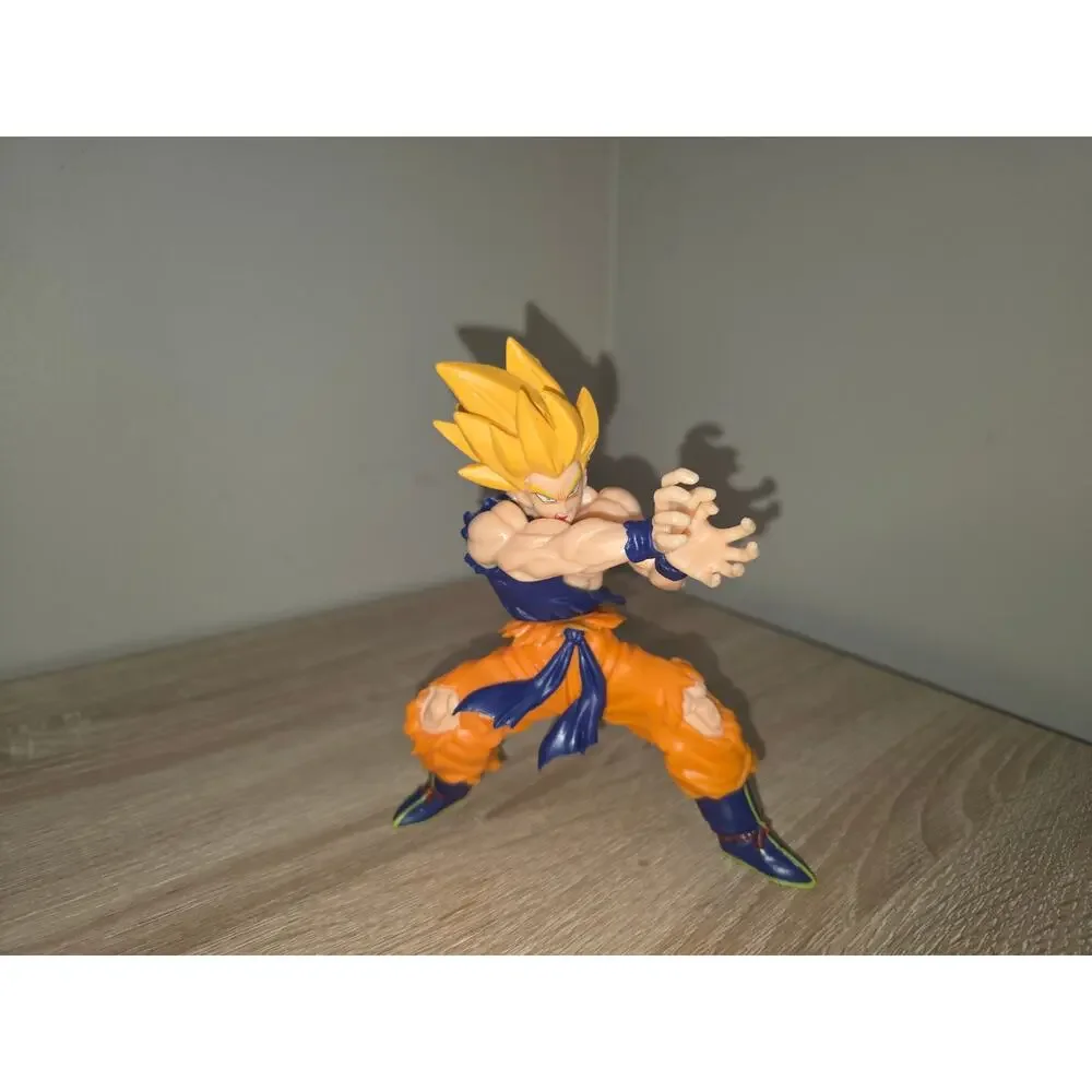 Dragon Ball Z Goku Super Saiyan Kamehameha Figurine 6